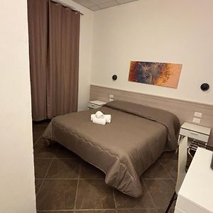 Kleine Kamer met een King Size Bed